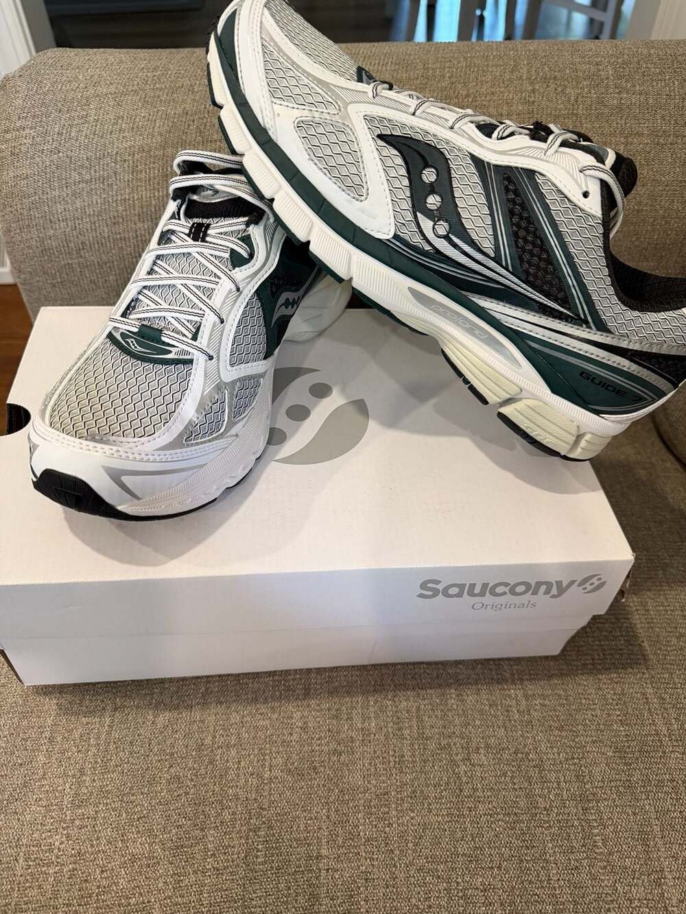 Saucony Originals Progrid Guide 7 White Pine Sneakers size 11.5m